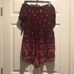 Cute off shoulder red/pink floral romper